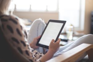 Tips to help busy moms read more - use the Kindle app
