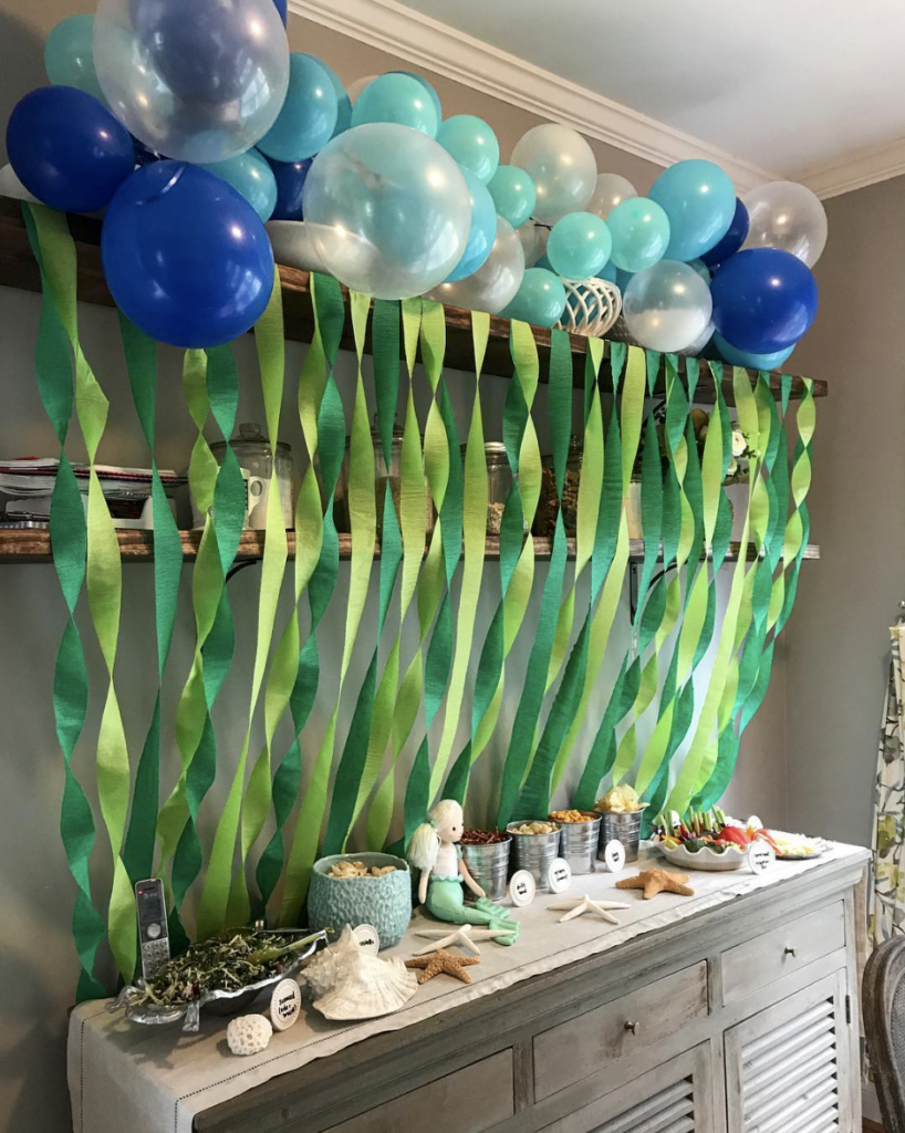 Tips for no-stress party planning - balloons & streamers are simple decorations