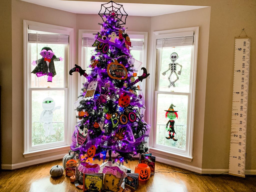 Celebrating Halloween in a pandemic - all the heart eyes for this Halloween tree!