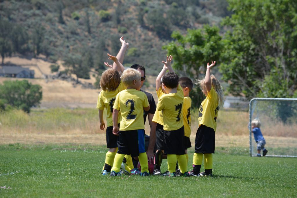 structured kid sports and extracurricular activities