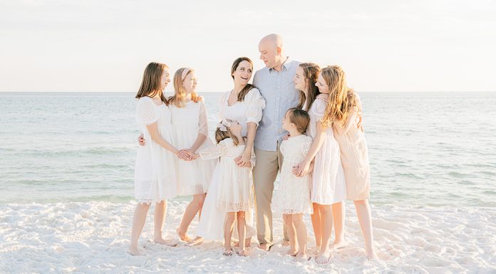 Photo of birmingham mom collective member Virginia Schultz and her family at the beach taken by Andrea Krey Photography